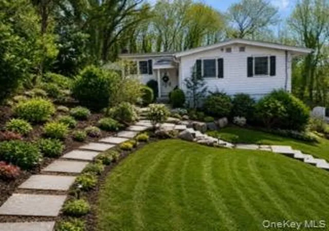 Homes for sale in Huntington, NY | 20 Harborview Dr, Huntington, NY 11768 | MLS# 954989