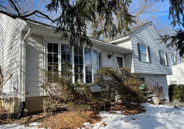 Photo 2 of Sale Pending at 35 Lincoln Pl, White Plains, NY 10603 | MLS# 955153 | Listing updated on 2026-02-21