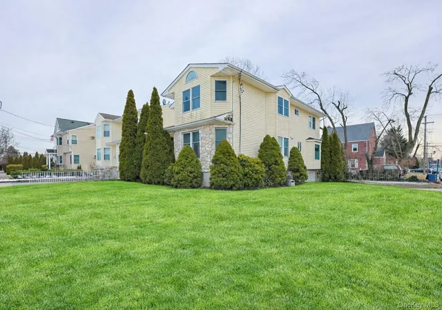 25th image of 74 Bedford Ave, New Hyde Park, NY 11040 | MLS# 955253
