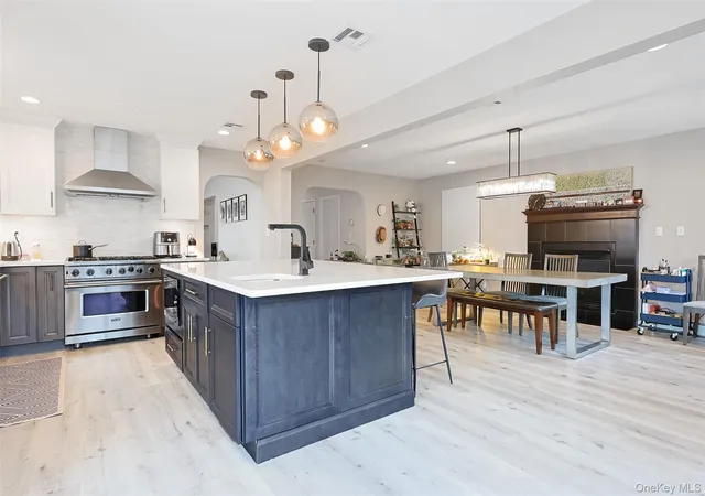 4th image of 74 Bedford Ave, New Hyde Park, NY 11040 | MLS# 955253