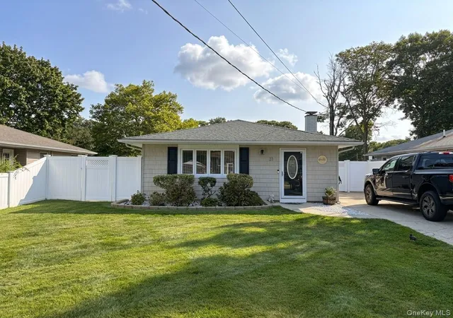 Photo 1 of Single family home for sale at 31 Brushwood Dr, Brookhaven, NY 11967 | MLS# 955296 | Listing updated on 2026-09-13
