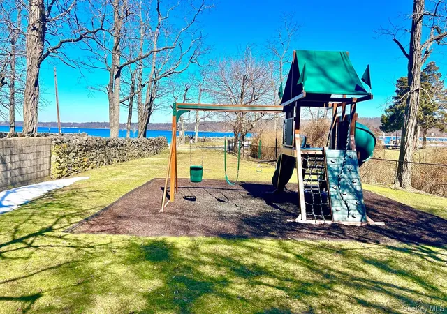 45th image of 38 Tiffany Rd, Oyster Bay, NY 11771 | MLS# 955339