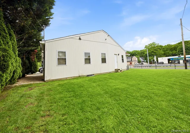 Photo 4 of Single family home for sale at 1 Arrowood Ln, Melville, NY 11747 | MLS# 955356 | Listing updated on 2026-06-20
