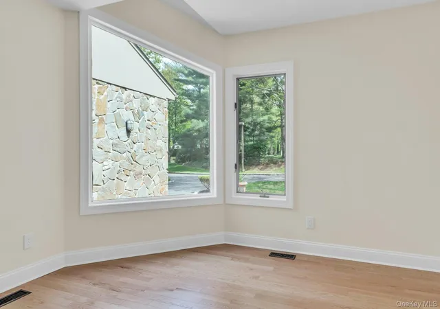 Homes for sale in Glen Cove, NY | 3 Willada Ln, Glen Cove, NY 11542 | MLS# 955447
