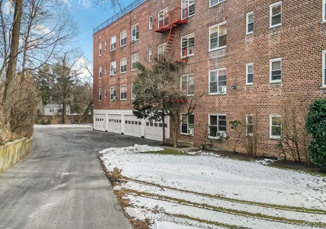 2nd image of 781 Palmer Rd, Yonkers, NY 10708