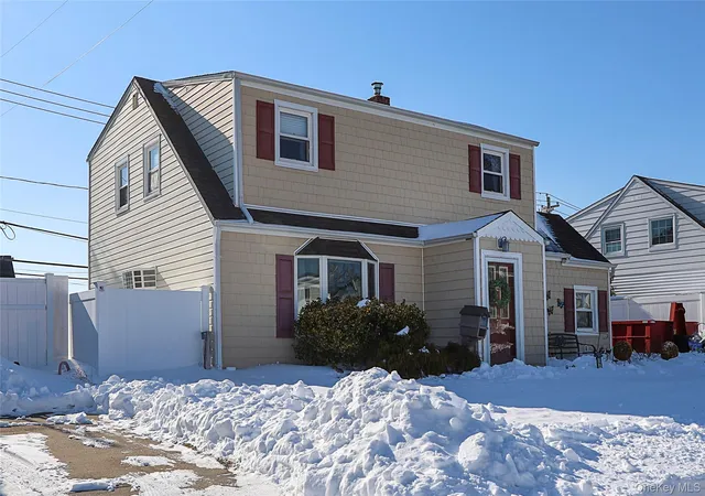 2nd image of 70 Corncrib Ln, Hempstead, NY 11756 | MLS# 955779