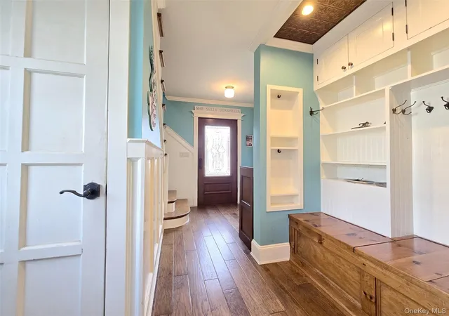 Photo 2 of Sale Pending at 410 Greene Ave, Sayville, NY 11782 | MLS# 955838 | Listing updated on 2026-04-20