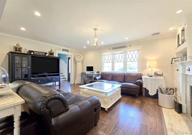 Photo 4 of Sale Pending at 410 Greene Ave, Sayville, NY 11782 | MLS# 955838 | Listing updated on 2026-04-20