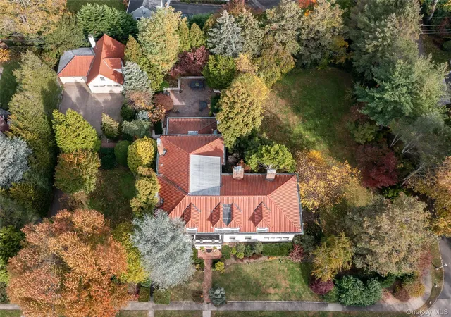 Photo 3 of Mansion for sale at 64 Plandome Ct, Manhasset, NY 11030 | MLS# 955887 | Listing updated on 2026-05-22