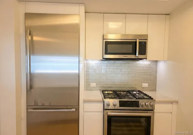 Photo 2 of Sale Pending at 13835 39th Avenue #12F, New York, NY 11354 | MLS# 955889 | Listing updated on 2026-08-05
