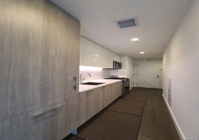 Photo 3 of Condo for sale at 13105 40th Road #11T, Flushing, NY 11354 | MLS# 955971 | Listing updated on 2026-01-28