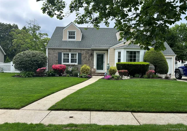 1st image of 315 Maryland Ave, Hempstead, NY 11520 | MLS# 956096