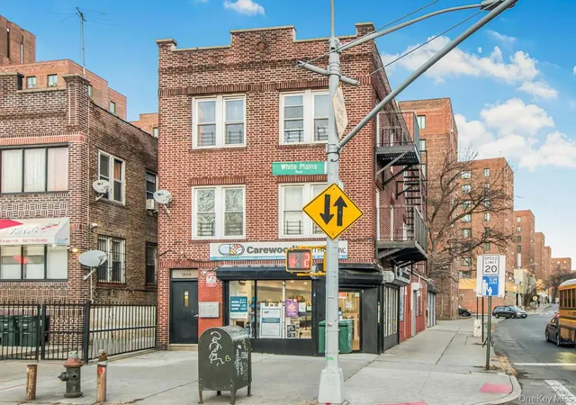 Listing Photo 4 - Condo for sale in building located at 1406 White Plains Rd, New York, NY 10462