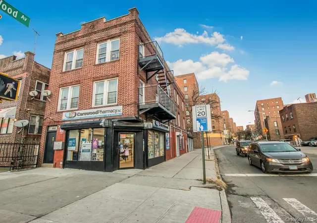 Listing Photo 5 - Condo for sale in building located at 1406 White Plains Rd, New York, NY 10462