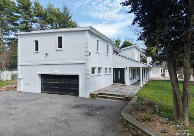 3rd image of 549 Woodbury Rd, Huntington, NY 11724 | MLS# 956316