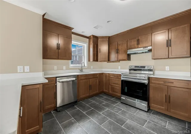 Photo 3 of House for sale at 320 E 4th Street, Mount Vernon, NY 10553 | MLS# 956343 | Listing updated on 2026-10-10
