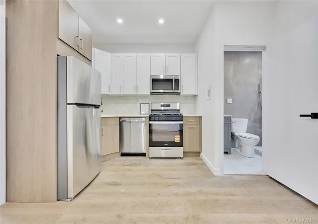Listing Photo 4 - Condo for sale in building located at 962 E 221st St, Bronx, NY 10469