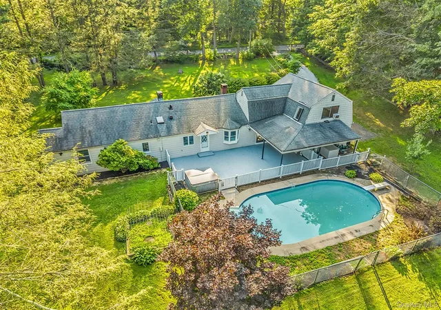 1st image of 8 West Ln, Lewisboro, NY 10590 | MLS# 956429