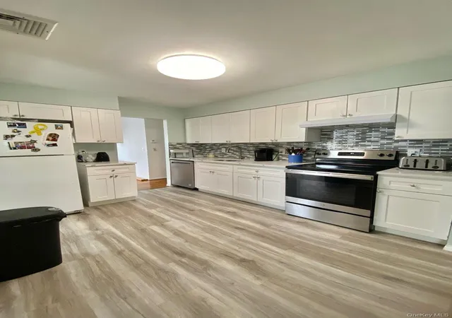 3rd image of 55 Parkway Ave, Babylon, NY 11701 | MLS# 956530