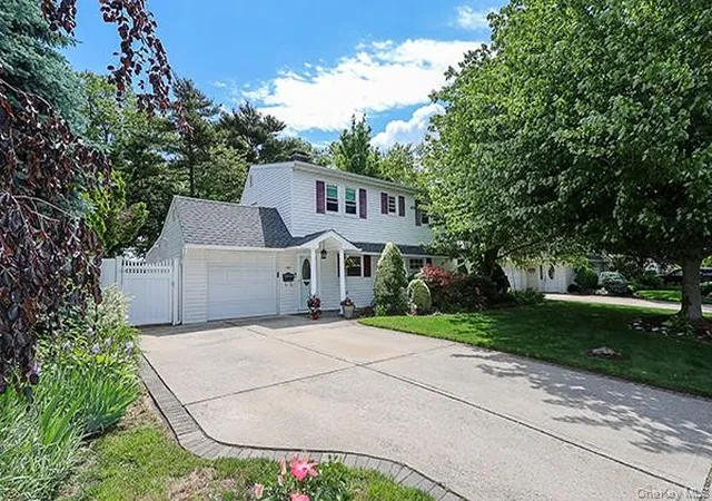 Homes for sale in Hempstead, NY | 166 Choir Ln E, Hempstead, NY 11590 | MLS# 956531