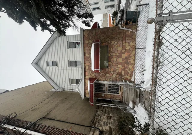 Listing Photo 4 - Condo for sale in building located at 838 E 226th St, Bronx, NY 10466