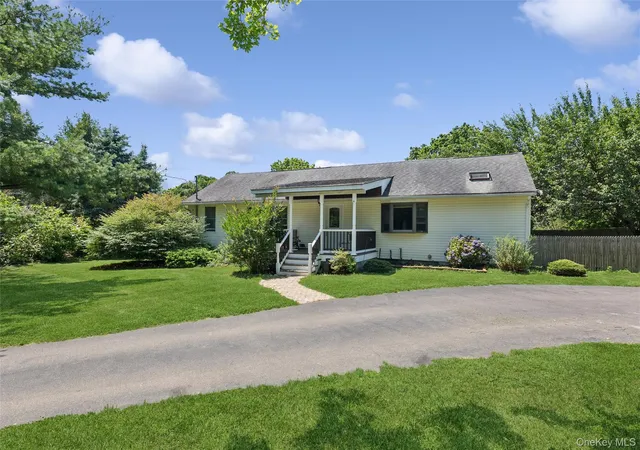 Homes for sale in Southold, NY | 6205 Alvahs Ln, Southold, NY 11935 | MLS# 956730