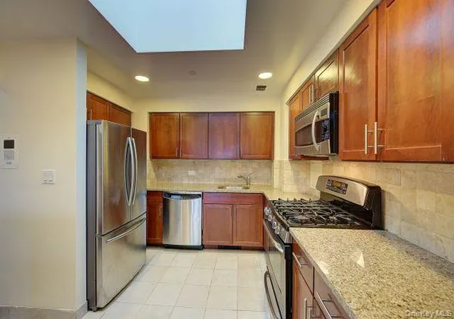 2nd image of 143-41 84Th Dr, New York, NY 11435
