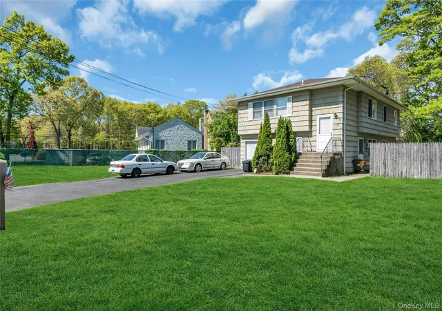 2nd image of 106 Summit Dr, Smithtown, NY 11787 | MLS# 956909