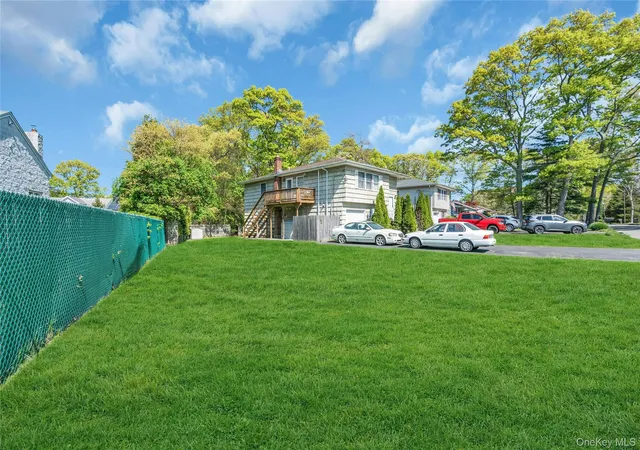 3rd image of 106 Summit Dr, Smithtown, NY 11787 | MLS# 956909
