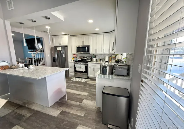 Photo 3 of Single family home for sale at 8 Speed St, Brentwood, NY 11717 | MLS# 957044 | Listing updated on 2026-09-29