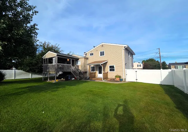 Photo 3 of Single family home for sale at 8 Speed St, Brentwood, NY 11717 | MLS# 957044 | Listing updated on 2026-09-29