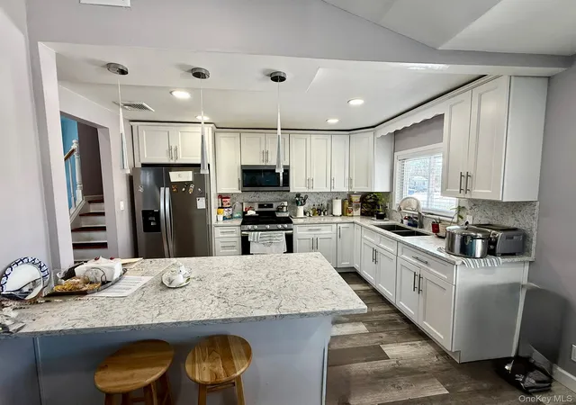 Photo 4 of Single family home for sale at 8 Speed St, Brentwood, NY 11717 | MLS# 957044 | Listing updated on 2026-09-29