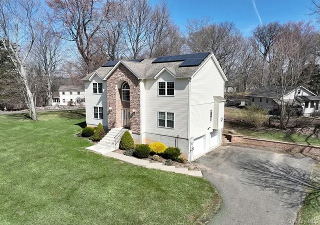 2nd image of 3 Polo Ct, Suffern, NY 10901 | MLS# 957173
