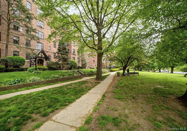 Listing Photo 2 - Condo for sale in building located at 292 Main St, White Plains, NY 10605 - Unit #6A