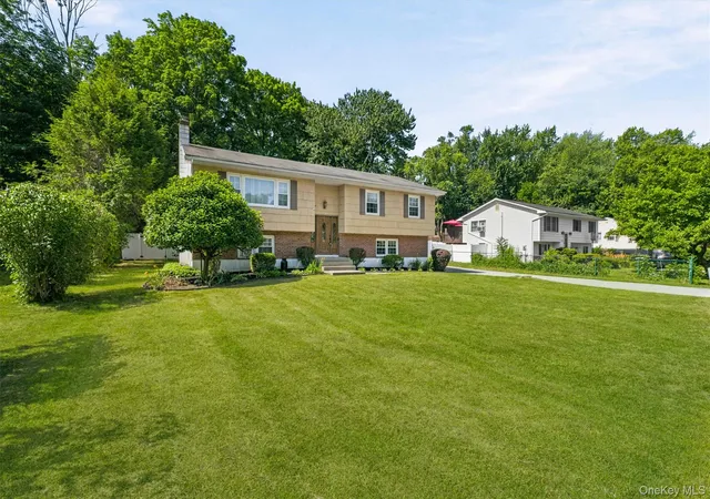 Homes for sale in Fishkill, NY | 121 Village Comn, Fishkill, NY 12524 | MLS# 957230