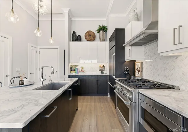 Photo 3 of Sale Pending at 100 Garvies Point Rd #1033, Glen Cove, NY 11542 | MLS# 957314 | Listing updated on 2026-09-17