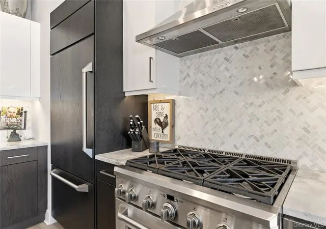 Photo 3 of Sale Pending at 100 Garvies Point Rd #1033, Glen Cove, NY 11542 | MLS# 957314 | Listing updated on 2026-09-17