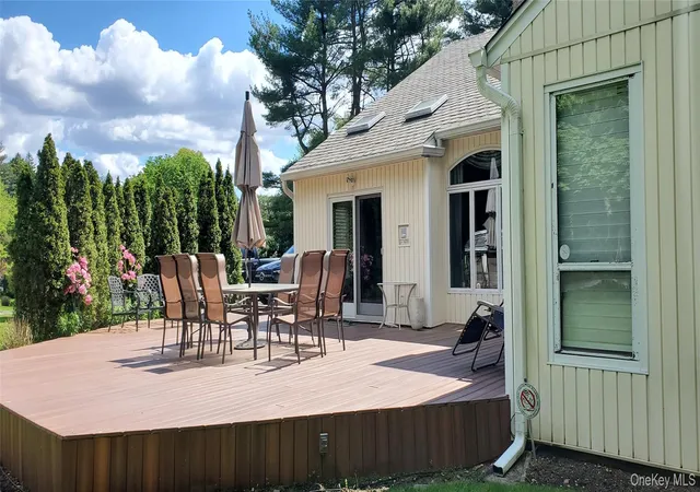 Photo 3 of Sale Pending at 7 Albertson Ln, Old Westbury, NY 11568 | MLS# 957607 | Listing updated on 2026-09-15
