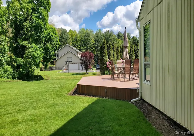 Photo 3 of Sale Pending at 7 Albertson Ln, Old Westbury, NY 11568 | MLS# 957607 | Listing updated on 2026-09-15