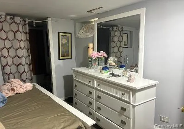 5th image of 980 Wallace Ave, Hempstead, NY 11510 | MLS# 957702