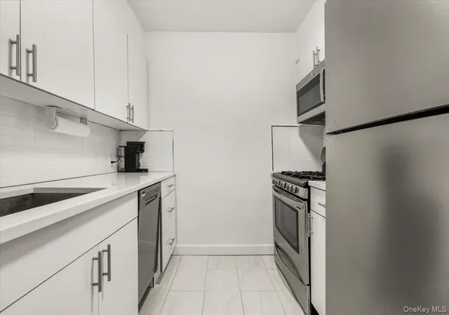 3rd image of 6 Birchwood Ct #5B, Mineola, NY 11501 | MLS# 957714