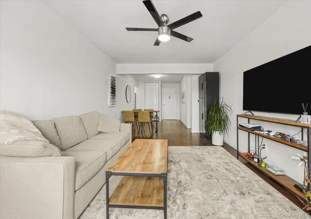 4th image of 6 Birchwood Ct #5B, Mineola, NY 11501 | MLS# 957714