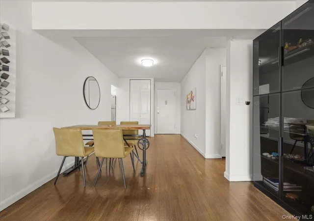 5th image of 6 Birchwood Ct #5B, Mineola, NY 11501 | MLS# 957714