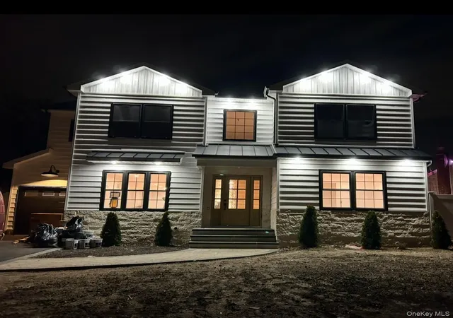5th image of 26 Essex Rd, Oyster Bay, NY 11714 | MLS# 957735