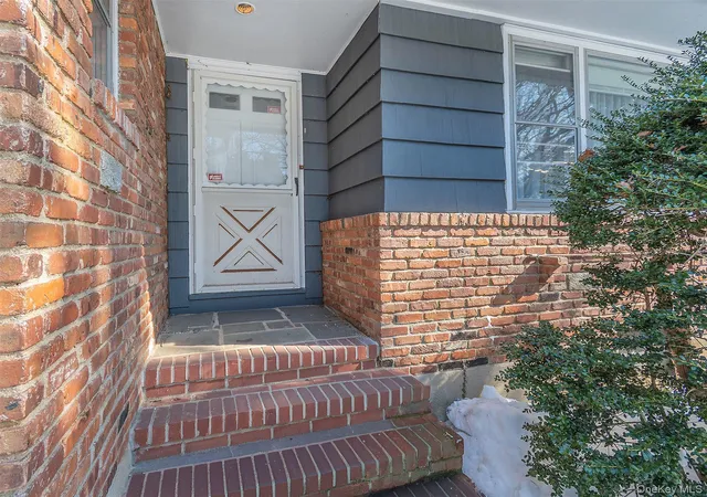 2nd image of 856 Glen Cove Ave, Glen Head, NY 11545 | MLS# 957740