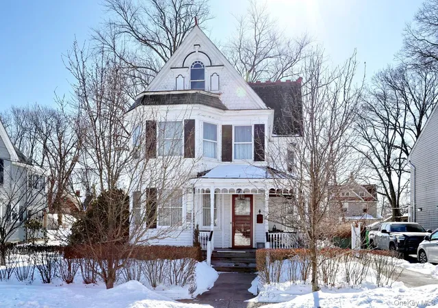 Single family home for sale at 7 Clinton Pl, Suffern, NY 10901 | MLS# 957750 | Listing updated on 2026-03-12