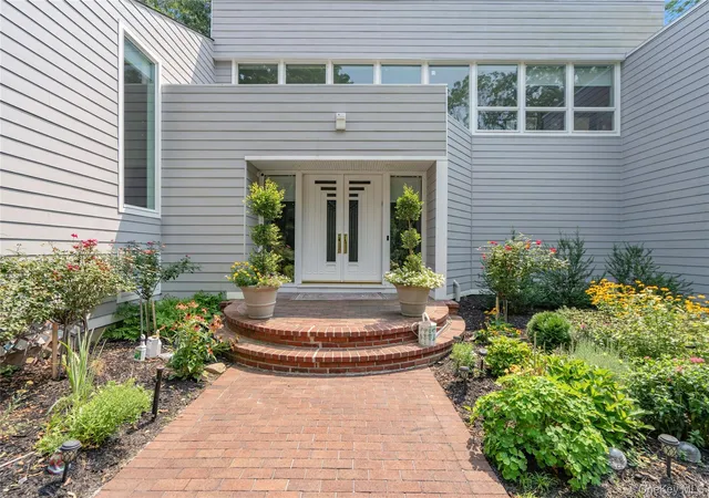 Photo 1 of Mansion for sale at 91 Hoaglands Ln, Oyster Bay, NY 11545 | MLS# 957864 | Listing updated on 2026-08-16