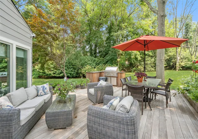 Photo 3 of Mansion for sale at 91 Hoaglands Ln, Oyster Bay, NY 11545 | MLS# 957864 | Listing updated on 2026-08-16