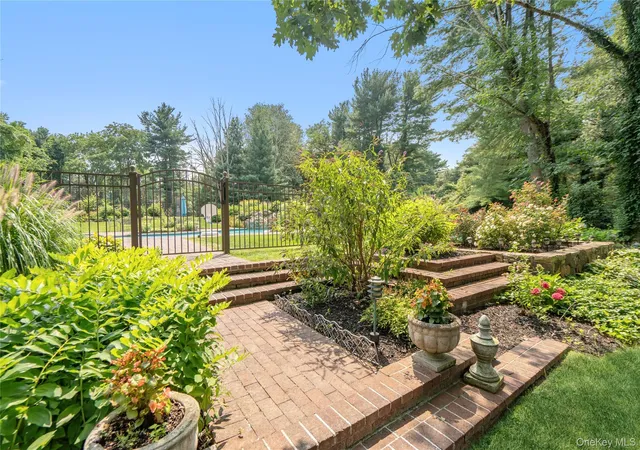 Photo 3 of Single family home for sale at 91 Hoaglands Ln, Oyster Bay, NY 11545 | MLS# 957864 | Listing updated on 2026-08-16