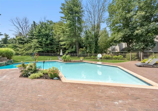 Photo 4 of Single family home for sale at 91 Hoaglands Ln, Oyster Bay, NY 11545 | MLS# 957864 | Listing updated on 2026-08-16